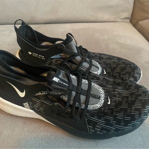 Women's Nike flex size 9